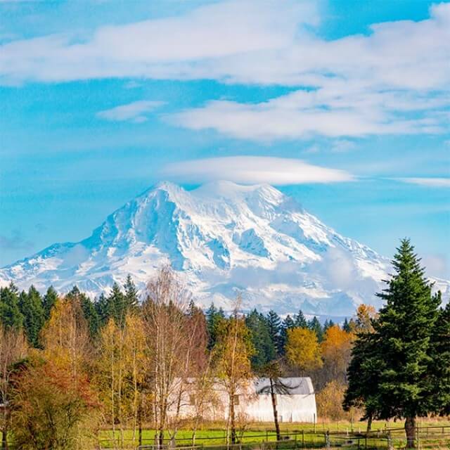 A view of Mount Rainier from Olympia, Washington